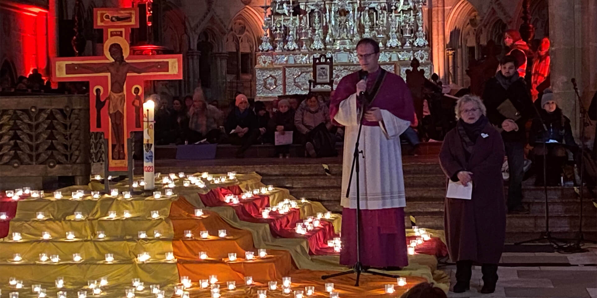  Domkapitular Michael Dreßel und die stellvertretende Dekanin Dr. Bärbel Mayer-Schärtel  bei der Nacht der Lichter.