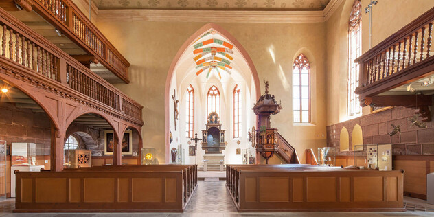 Innenraum der Spitalkirche des Museums Kirche in Franken 