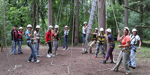Outdoor-Seminar im Klettergarten Outdoor-Seminar im Klettergarten