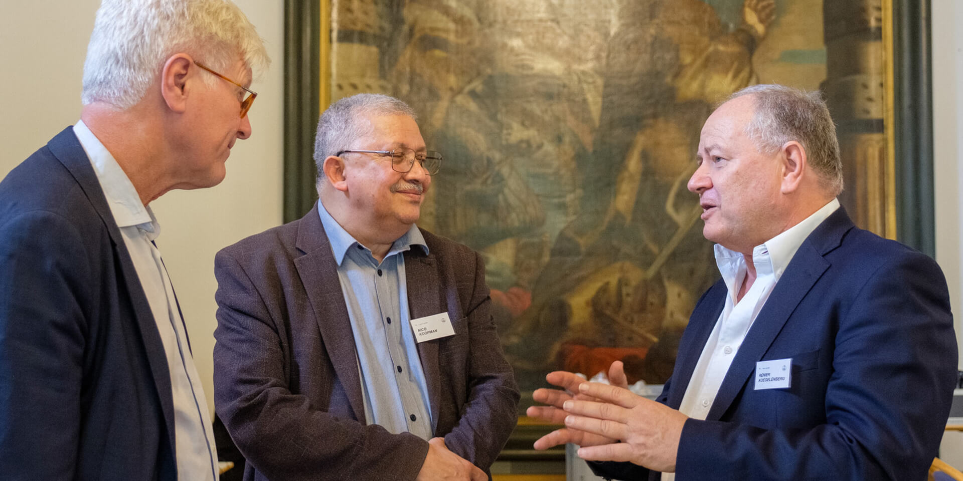 Landesbischof Heinrich Bedford-Strohm (links) mit Prof. Nico N. Koopmann (Stellenbosch, Bildmitte) und Dr. Renier Koegelenberg (im Bild rechts, Stellenbosch)