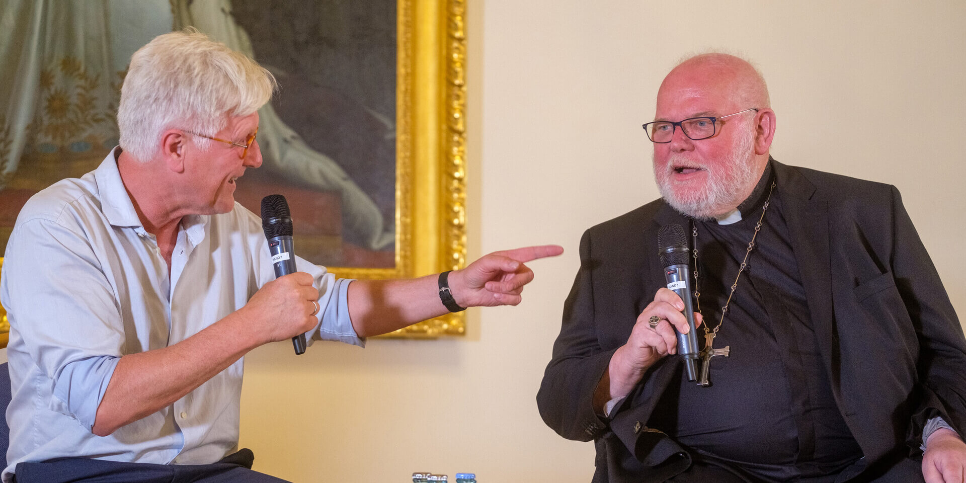 Landesbischof Heinrich Bedford-Strohm (links) im Gespräch mit Kardinal Reinhard Marx.