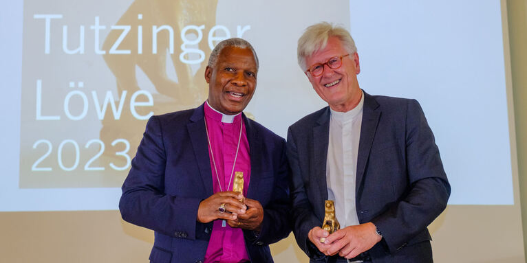 Erzbischof von Kapstadt und Primas der anglikanischen Kirche im Südlichen Afrika, Dr. Thabo Makgoba, und Landesbischof Heinrich Bedford-Strohm, © Haist/Evangelische Akademie Tutzing