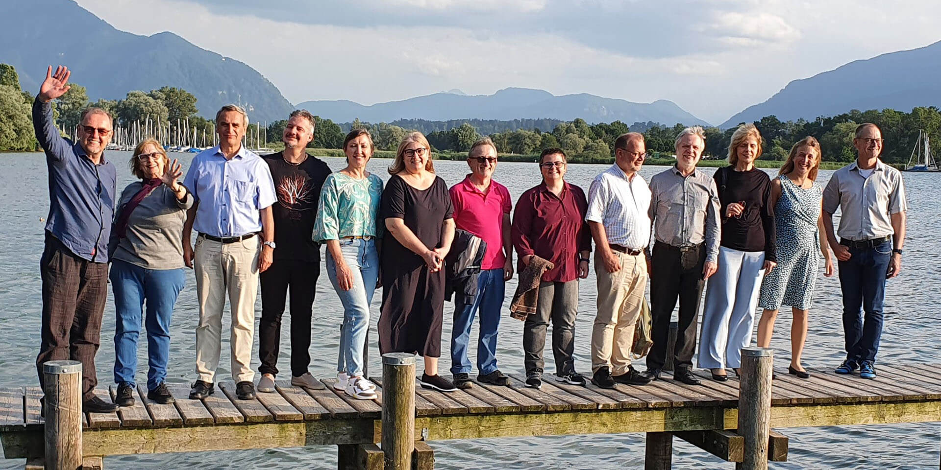 Teilnehmende der Konsultation der evangelisch-Lutherischen Kirchen in Bayern (Oberkirchenrat Michael Martin 3. von links) und Brasilien bei einem Ausflug an den Chiemsee
