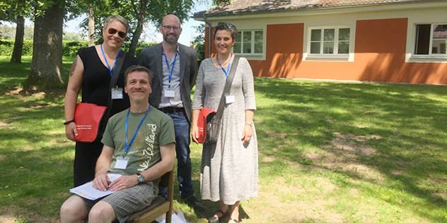 Die HochschulseelsorgerInnen Maria Bergius (Malmö), David Hutchison (Aberdeen), Janning Hoenen (Neuendettelsau) und Eva Siemoneit-Wanke (Erlangen) auf dem Gelände der Augustana Hochschule Neuendettelsau, © ELKB