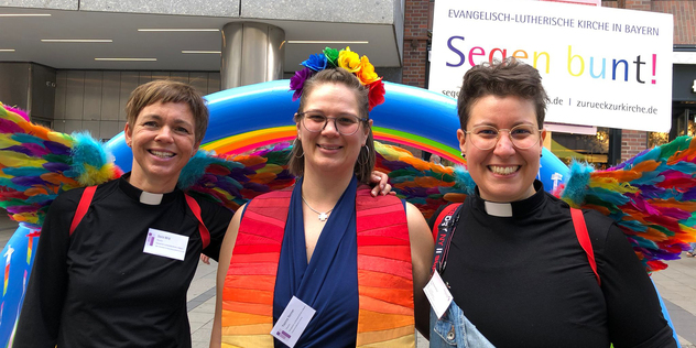 Pfarrerinnen auf dem CSD: Doris Wild, Yvonne und Christiane Renner. 