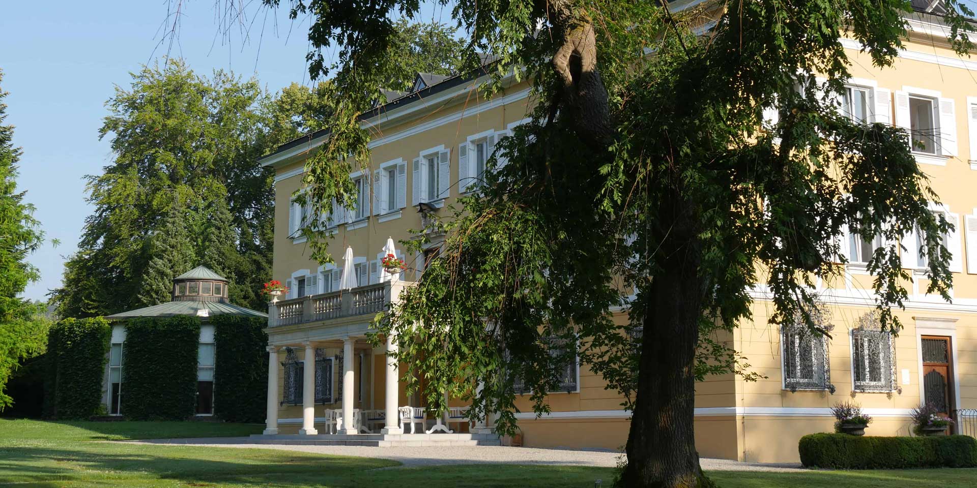 Die Evangelische Akademie Tutzing halbiert ihre CO2-Emissionen.
