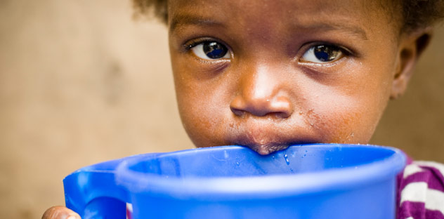 Hungerndes Kind aus Afrika, © iStockPhoto / MShep2