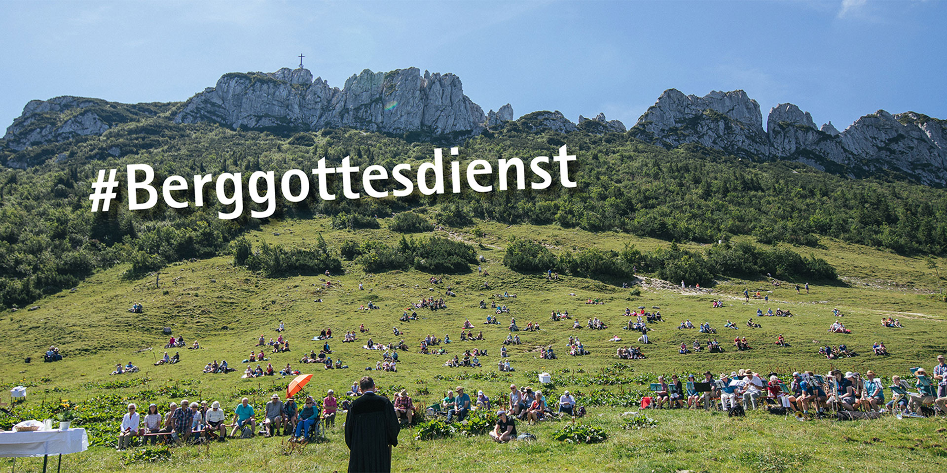 Die Kampenwand ist ein 1669 m ü. NHN hoher Berggipfel in den Chiemgauer Alpen. Sein Gipfelkreuz ist das größte in den Bayerischen Alpen und weithin sichtbar. 