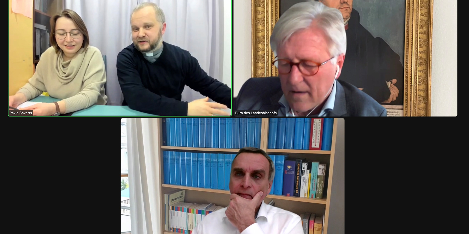 Dolmetscherin, Bischof Pavlo Shvartz, Landesbischof Heinrich Bedford-Strohm und OKR Michael Martin im Online-Gespräch