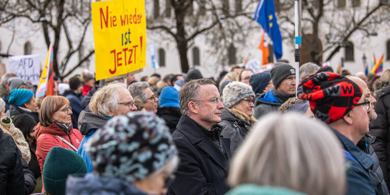 Landesbischof Christian Kopp bei der Demonstration gegen Rechtsextremismus am 21.1.2024., © ELKB/Mck