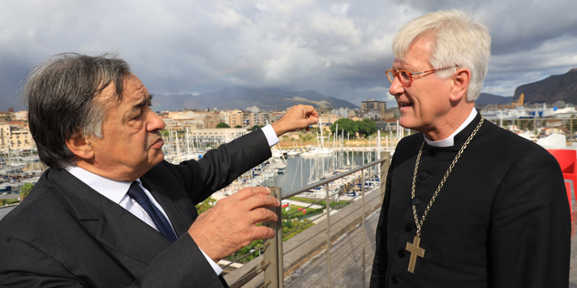 Palermos Bürgermeister Leoluca Orlando und der Ratsvorsitzende der Evangelischen Kirche in Deutschland (EKD), Landesbischof Heinrich Bedford-Strohm in Palermo