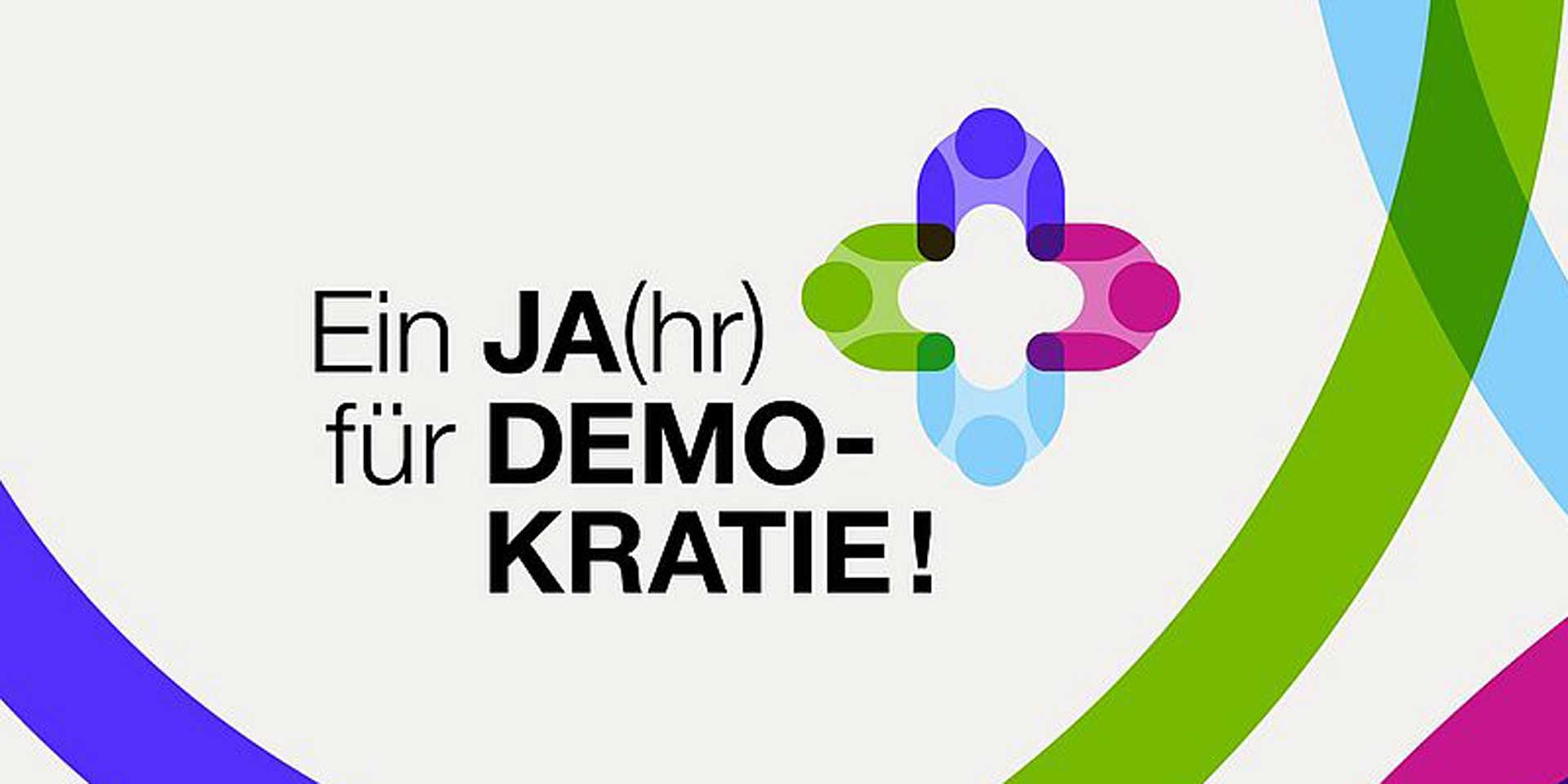 „Demokratie ist keine Selbstverständlichkeit. Sie lebt davon, dass Menschen sich immer wieder bewusst für sie entscheiden“, betonen die beiden Vorsitzenden der Jugendverbände, Malte Scholz (EJB) und Florian Hörlein (BDKJ).