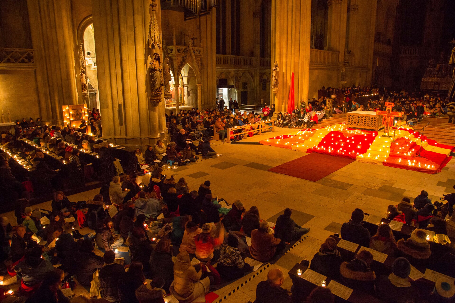 Veranstaltet wird die Nacht der Lichter in ökumenischer Zusammenarbeit des BDKJ Diözesanverband Regensburg und der Evangelischen Jugend im Donaudekanat Regensburg.