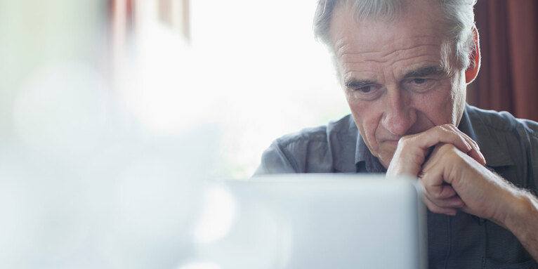 Das Vaterunser wird gemeinsam im Chat getippt., © GettyImages-Sam Edwards