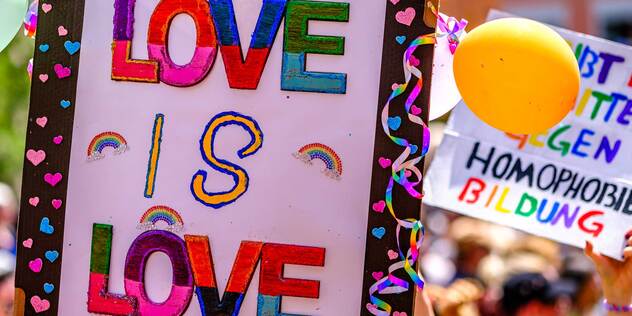 Jedes Jahr am Tag der Münchner CSD-Parade findet in St. Lukas ein ökumenischer Gottesdienst statt – bunt, laut, bewegend und offen für alle. 
