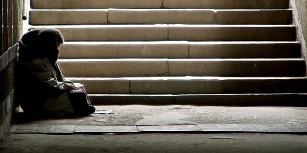 Die Zahl wohnungsloser Frauen bleibt weiterhin alarmierend hoch. 