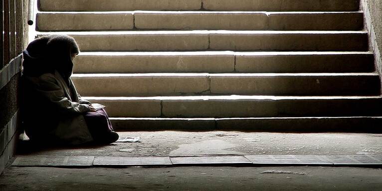 Die Zahl wohnungsloser Frauen bleibt weiterhin alarmierend hoch. , &copy; GettyImages
