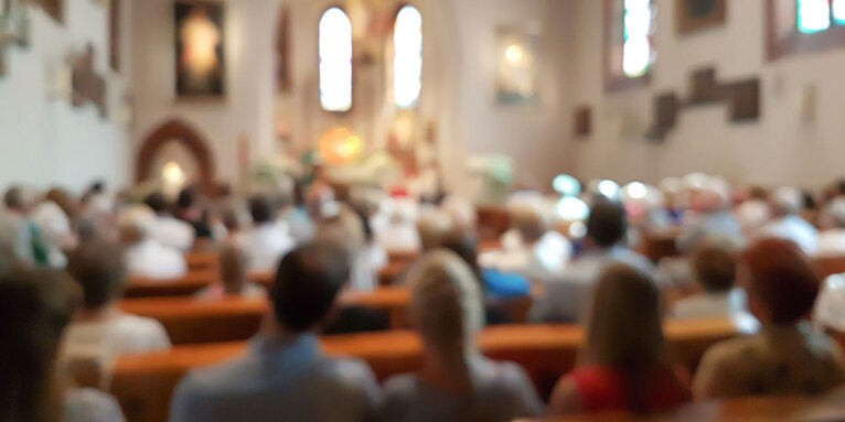 KMU6 ist die erste Mitgliedschaftsbefragung der EKD, die die Bevölkerung im Ganzen erfasst und gesamtgesellschaftlich repräsentative Einstellungen und Haltungen zu Kirche, Glaube und Religion erhebt., © GettyImages