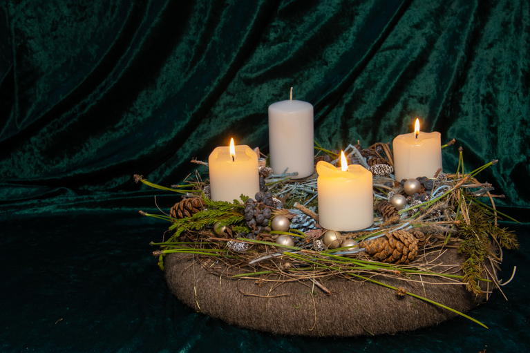 Die Adventszeit kann unsere Geduld ganz schön auf die Folter spannen, © GettyImages-Robert Knapp