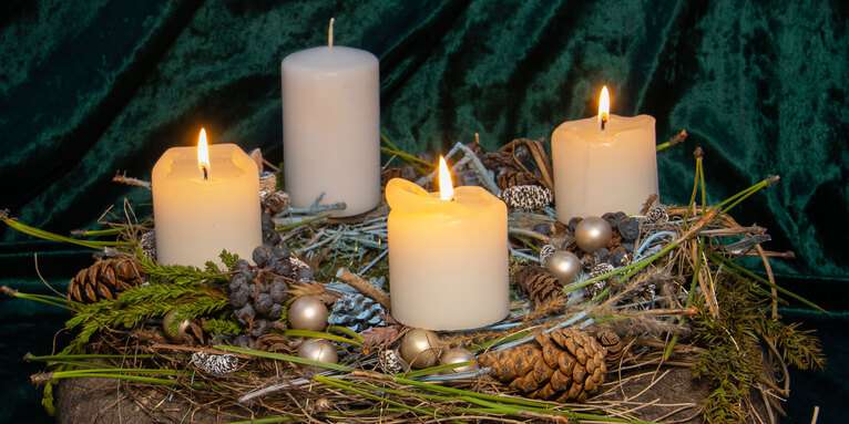 Die Adventszeit kann unsere Geduld ganz schön auf die Folter spannen, © GettyImages-Robert-Knapp