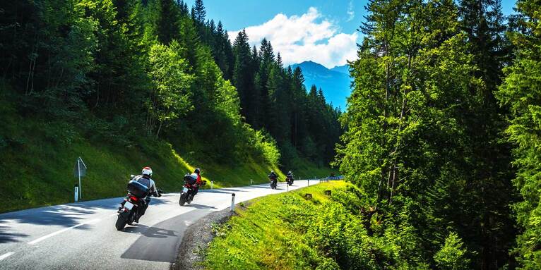 In Bayern erfreuen sich Angebote wie das Motorrad-Pilgern, „Spirit-Touren“ oder „Bike & Seele“ großer Beliebtheit., &copy; GettyImages