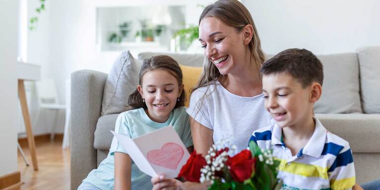 Der Muttertag ist auch ein Anlass, ehrlich hinzuschauen, wie es Müttern in unserer Gesellschaft wirklich geht., &copy; GettyImages