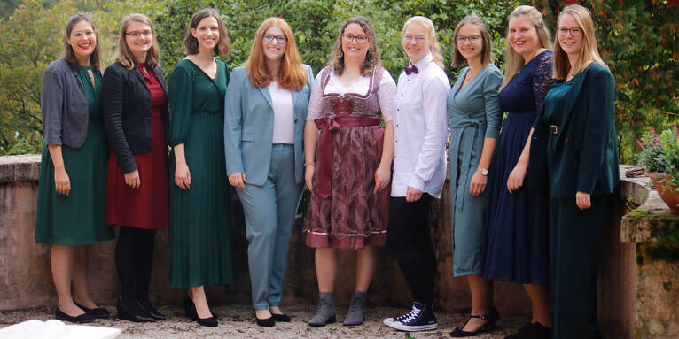 Die neun neuen Diakoninnen: Alexandra Birsch, Julia Rotter, Anne Buckel, Alena Willner, Michaela Aberham, Joy Meier, Sabine Wendler, Pia Secker und Julia Heinle  , © Mühlendyck