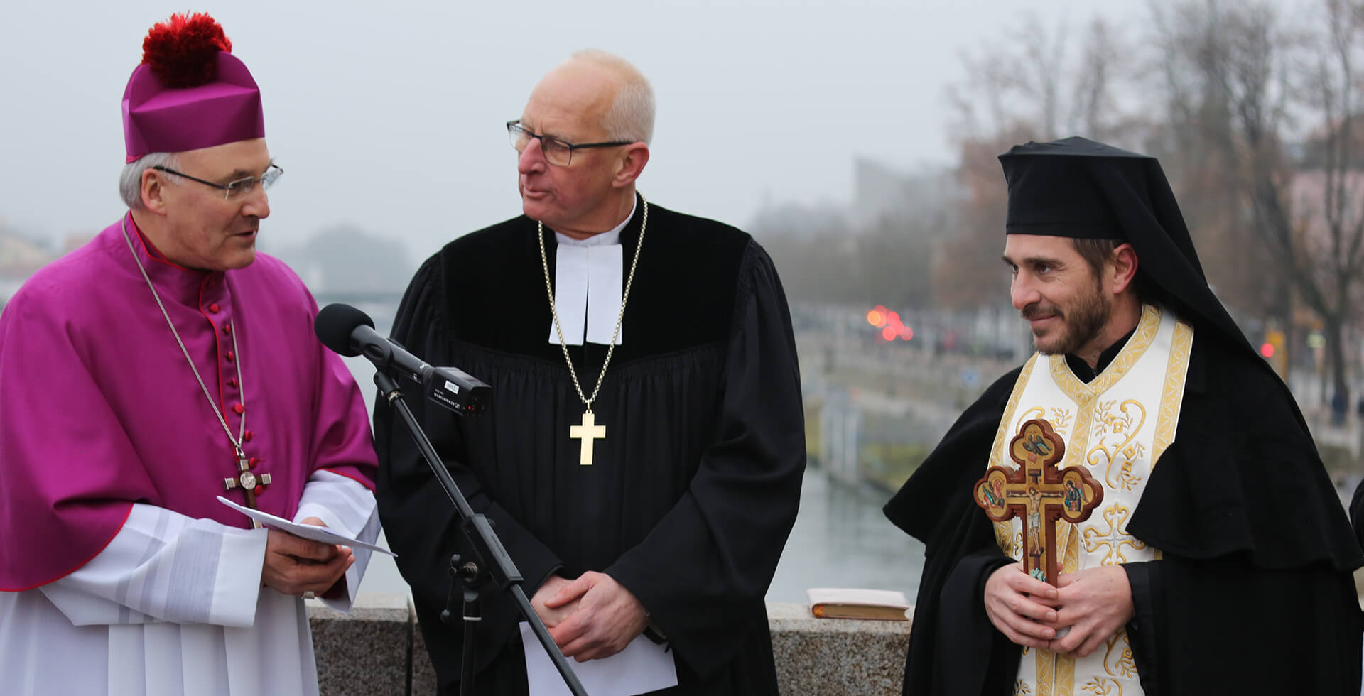 Bischof Dr. Rudolf Voderholzer, Archimandrit Petros Klitsch und Regionalbischof Klaus Stiegler,© Isabel Kirchner/Bistum Regensburg