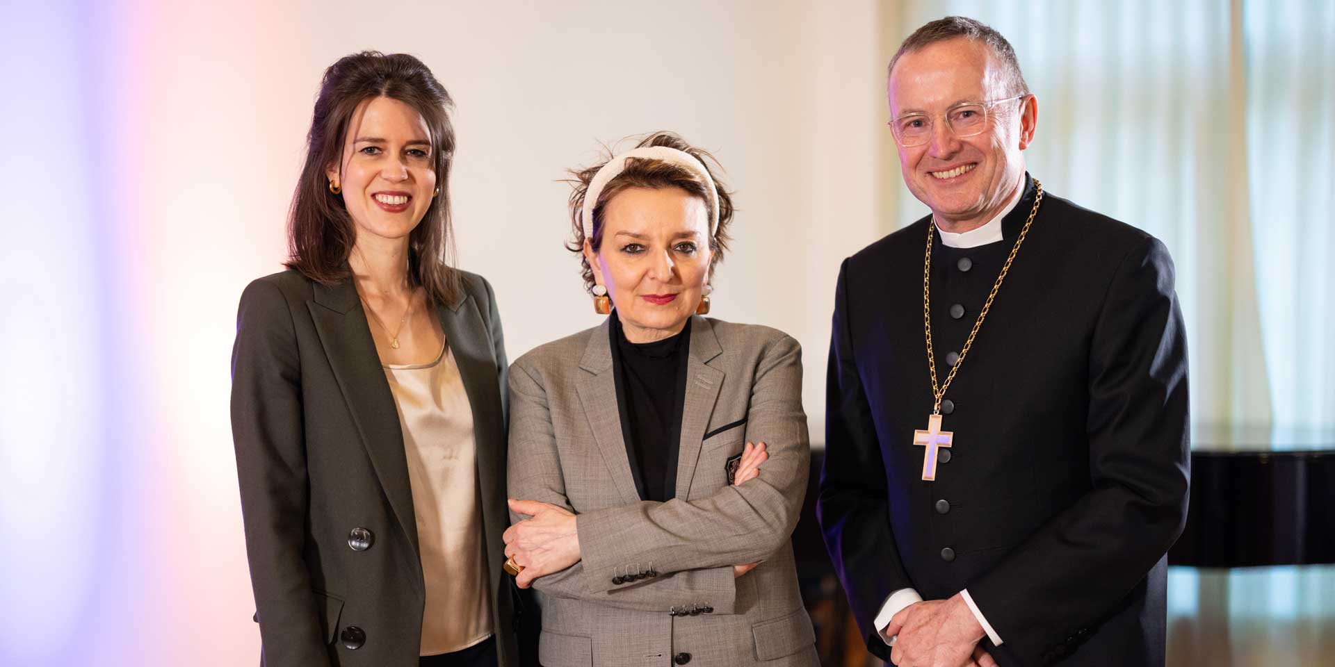 Livia Gerster (Frankfurter Allgemeine Zeitung) moderierte den Abend mit Eva Illouz und Landesbischof Christian Kopp, &copy; MCK