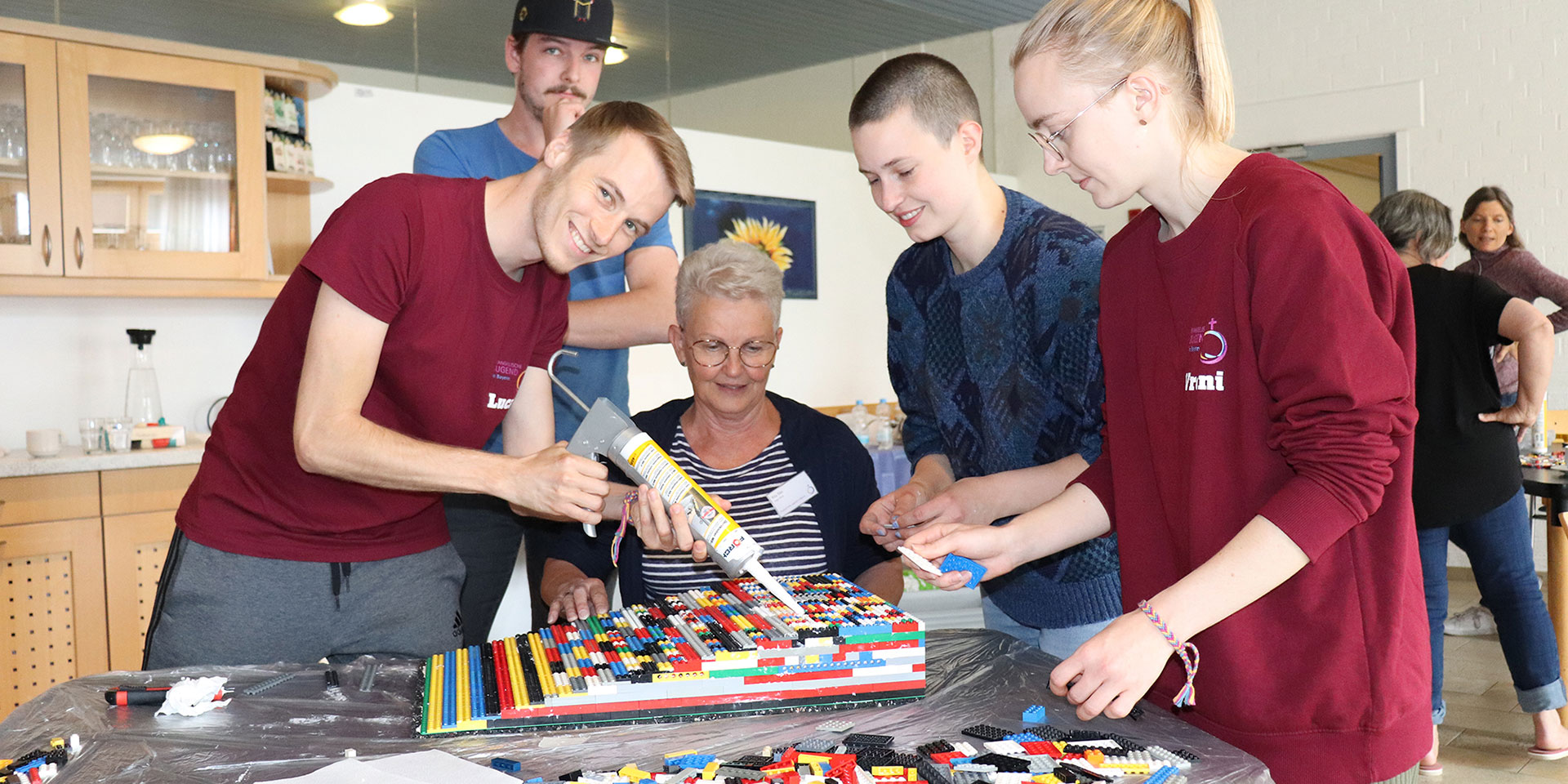 15 bis 17 kg bunte Legosteine wurden verbaut.