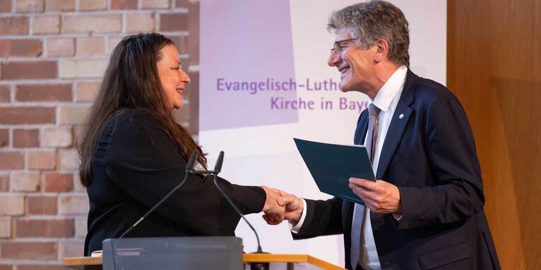 In ihrer Dankesrede sprach Annett Gröschner über ihre persönliche Beziehung zur Kirche und die biografischen Spuren religiöser Orte in ihrem Leben., &copy; MCK
