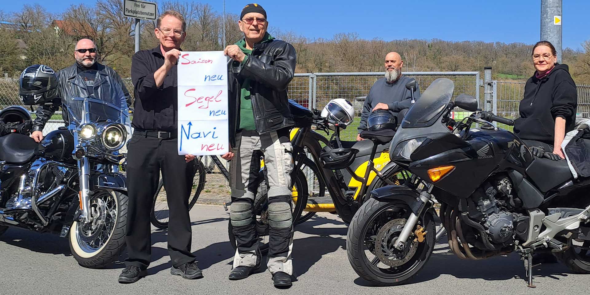 Die Motorradsaison beginnt neu. Die Segel des Lebens werden bei Gegenwind neu gesetzt. Die Motorradsaison beginnt neu. Die Segel des Lebens werden bei Gegenwind neu gesetzt.