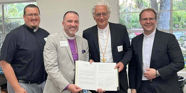 Michael Jannett, Assistent des Bischofs der Southeastern synod, Bischof Kevin Strickland, Regionalbischof Axel Piper und der Referent im Kirchenkreis Augsburg, Christoph Burger