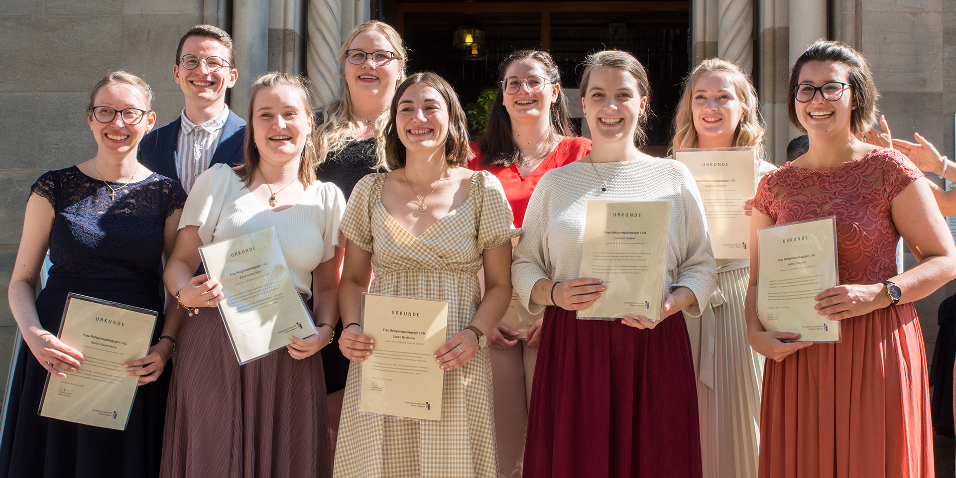 Gruppenbild der Absolvent:innen