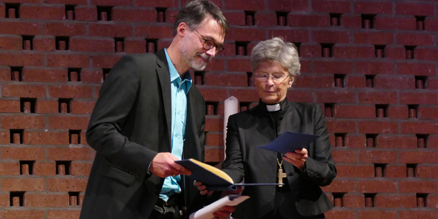 Susanne Breit-Keßler überreicht Kunstpreis an Gerhard Rießbeck