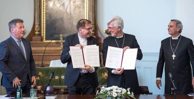 Vertragsunterzeichnung_Partnerschaft_ELKB_Ungarn