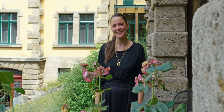 Die Künstlerin wird im Juli und August 2022 ihre Residency im Wildbad Rothenburg wahrnehmen und in dieser Zeit ihr Kunstprojekt entwickeln und gestalten., © art residency wildbad