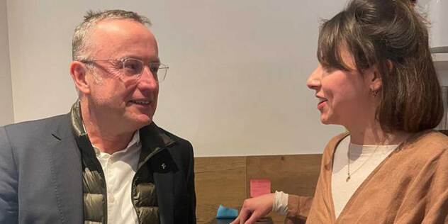 Landesbischof Christian Kopp besucht an Heiligabend die Wohngruppe für junge Frauen in München. Link zum Artikel Weihnachten in einer Wohngruppe für junge Mütter