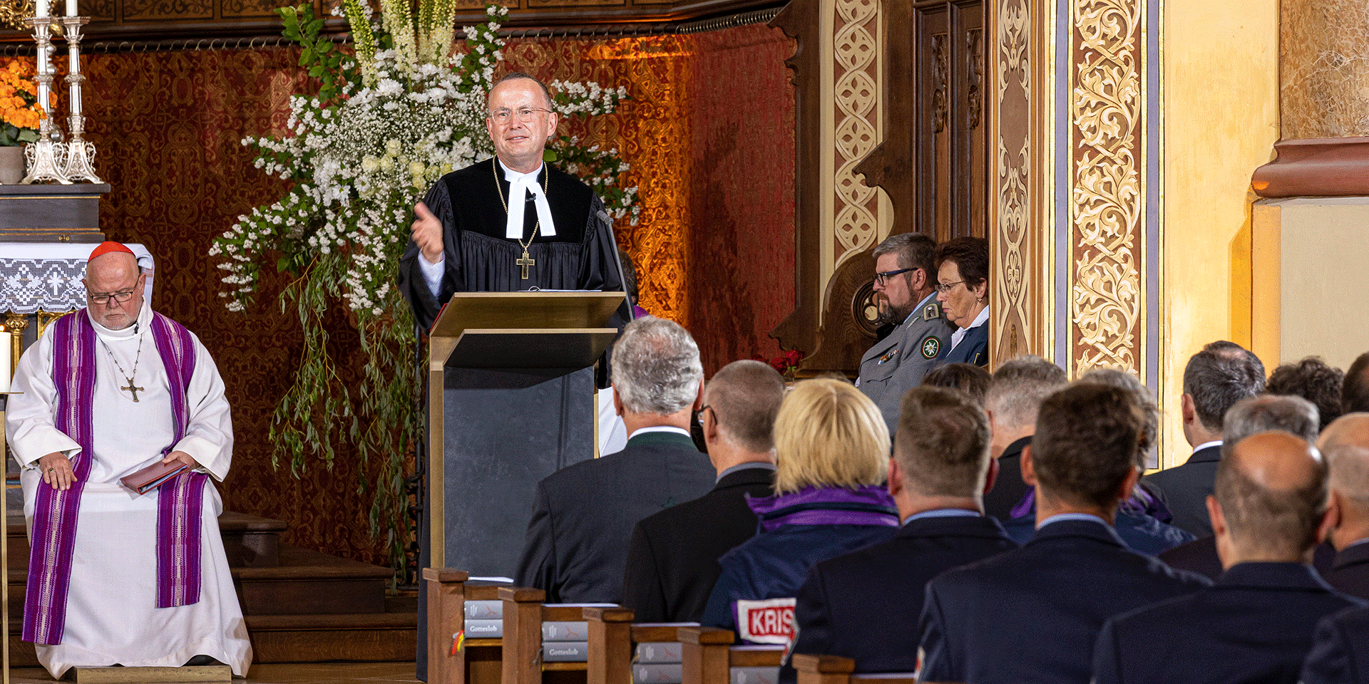 Regionalbischof Kopp und Kardinal Reinhard Marx bei der Trauerfeier. 