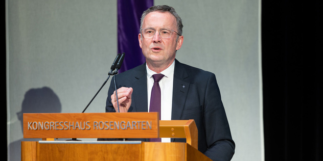 Landesbischof Christian Kopp bei seinem Bericht auf der Landessynode