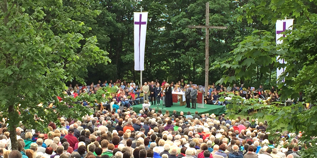 Der Festgottesdienst auf dem Hesselberg