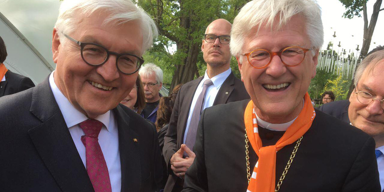 Bundespräsident Frank-Walter Steinmeier und Landesbischof Heinrich Bedford-Strohm auf der Weltausstellung in Wittenberg, © elkb