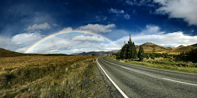 Straße und Regenbogen Straße und Regenbogen