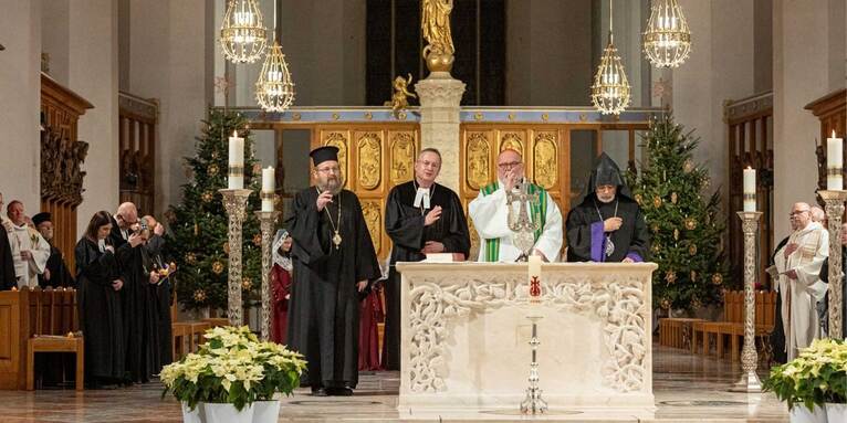 Der Glaube erschöpfe sich nicht im Bekenntnis, sondern werde dort konkret, wo Menschen Haltung zeigten, füreinander einträten und Verantwortung übernähmen., &copy; © Robert Kiderle