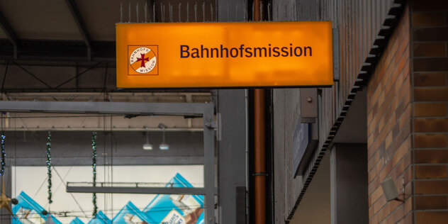 Zur Bahnhofsmission kann jeder Mensch kommen, der Hilfe sucht.