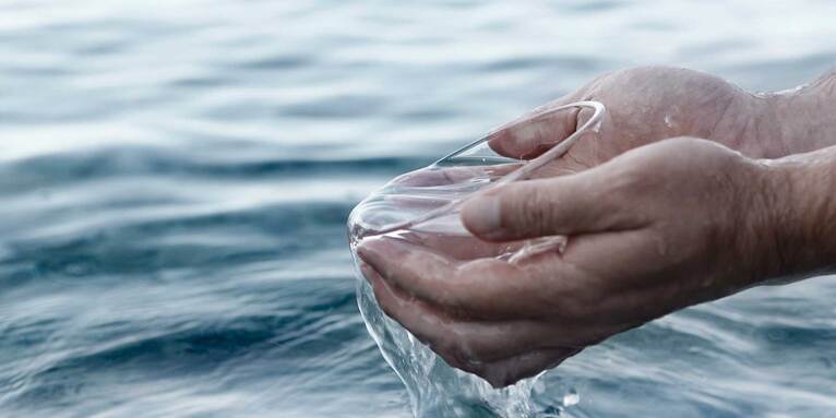Nach den Taufen wird gemeinsam gefeiert., &copy; iStock