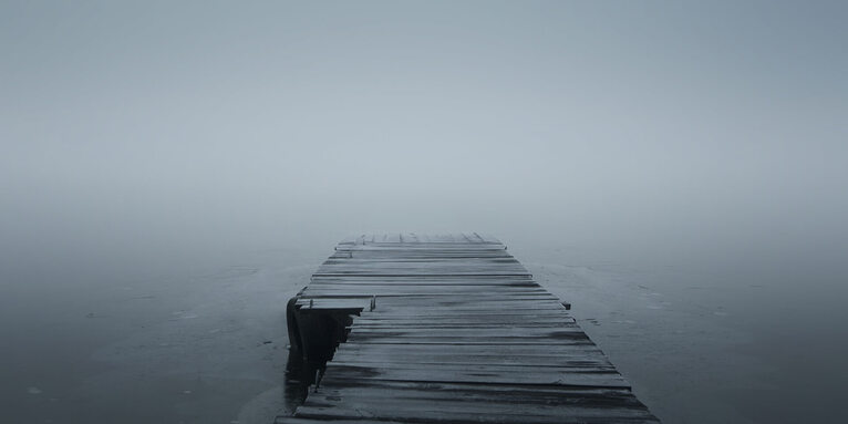 Steg ins Wasser, © © iStock / Nastco