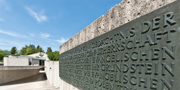 Tafel an der KZ-Gedenkstätte Dachau