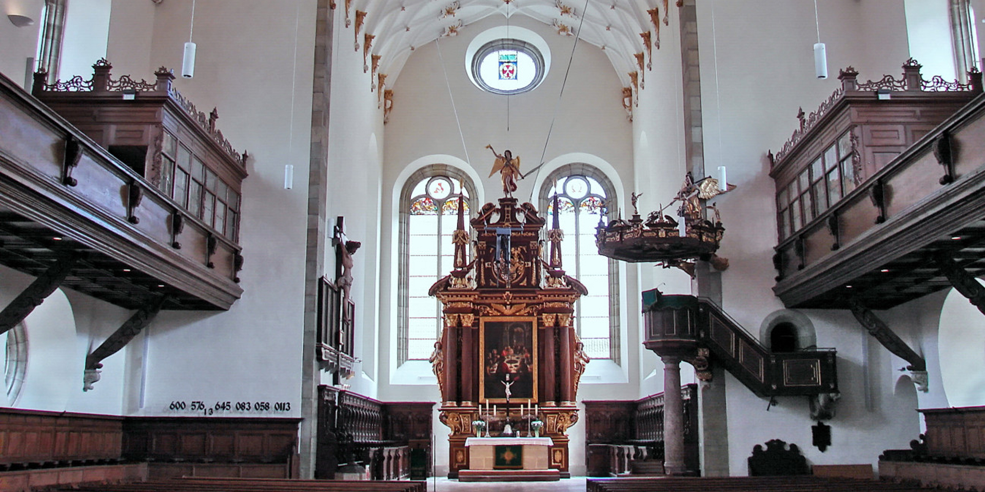 Die Dreieinigkeitskirche ist der erste originär protestantische Kirchenneubau Süddeutschlands. Sie steht für reformatorisches Gottesdienstverständnis und ist bis heute weitgehend unverändert erhalten., &copy; Neupfarr- und Dreieinigkeitskirche