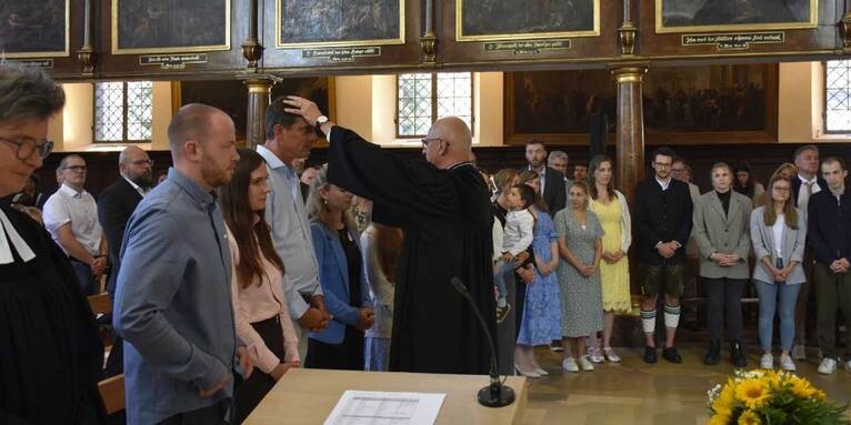 Mit dem Vocatio-Antrag verpflichten sich die Lehrkräfte, den Religionsunterricht auf Grund der Heiligen Schrift und dem Bekenntnis der Evangelisch-Lutherischen Kirche zu erteilen., © ELKB